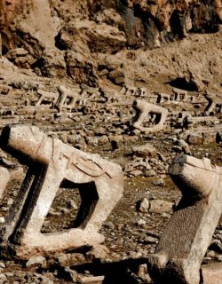 Ancient_Cemetry_Izeh1